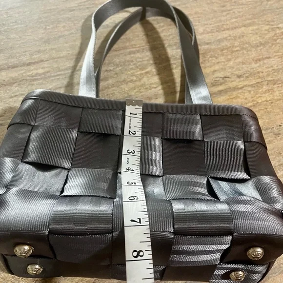 Harveys The Original Seatbelt Bag Silver Shoulder Bag - Picture 14 of 16